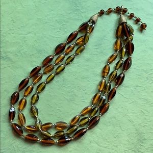 A very pretty vintage piece of beaded jewelry!